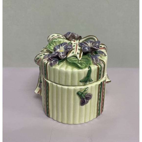 Fitz and Floyd Essentials Handcrafted China Violet Floral Bow Trinket Box Oval - Picture 2 of 8